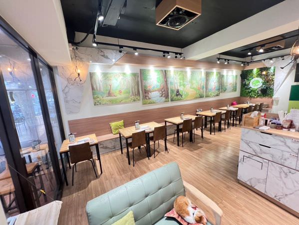森林小徑健行店用餐环境